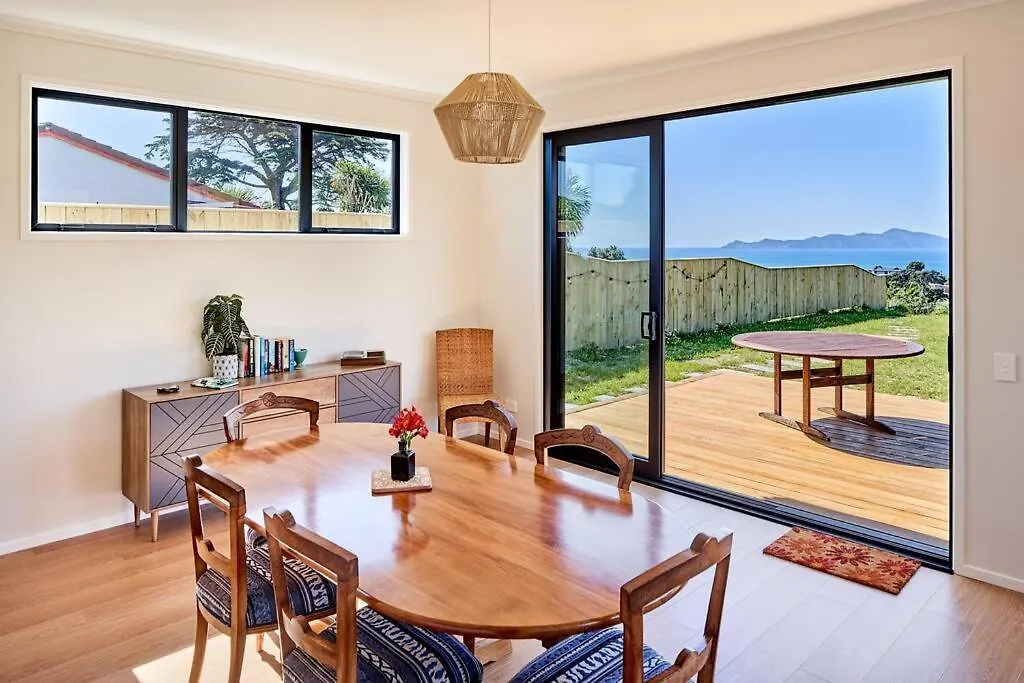Tranquility On The Hill Outdoor Bath 30 Mins To City By Train Or Car Wellington Holiday home