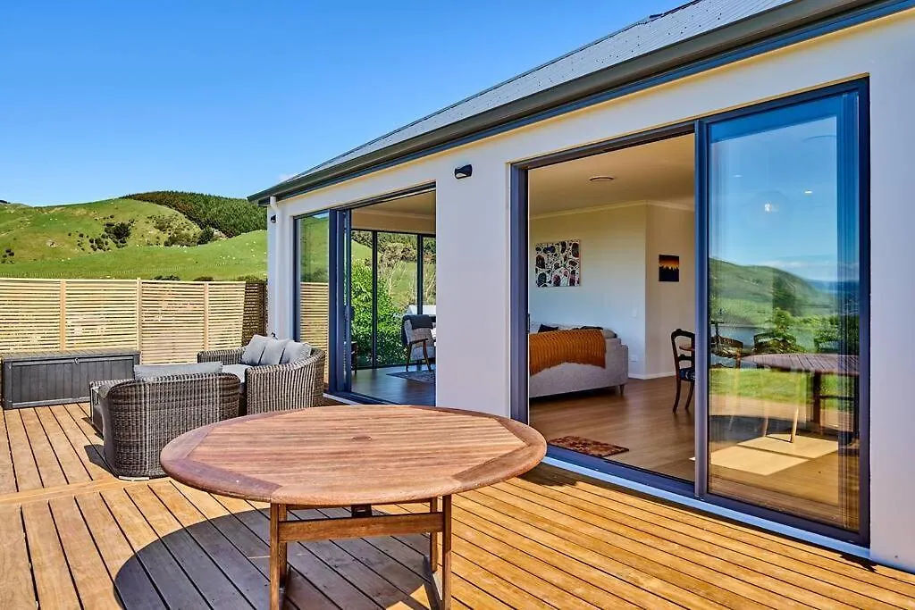 Tranquility On The Hill Outdoor Bath 30 Mins To City By Train Or Car Wellington 0*,