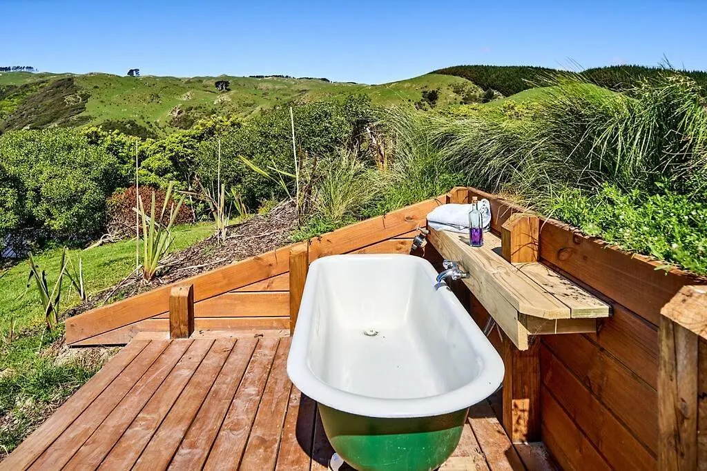 Tranquility On The Hill Outdoor Bath 30 Mins To City By Train Or Car Wellington